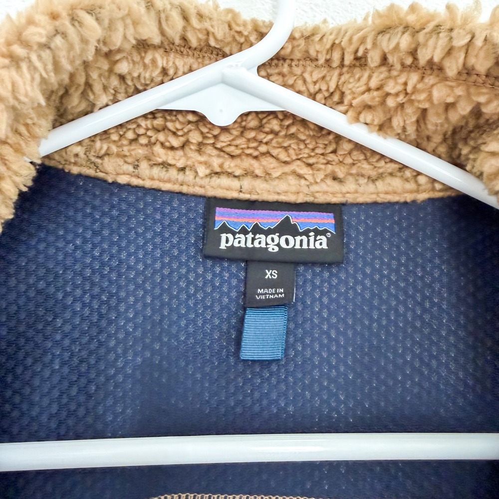 Patagonia Classic Retro-X Jacket Women $270  Hiking Outdoor Fleece Boho XS - Picture 4 of 5